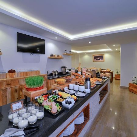 Aabas Pokhara By Barahi Hospitality Hotel Buitenkant foto