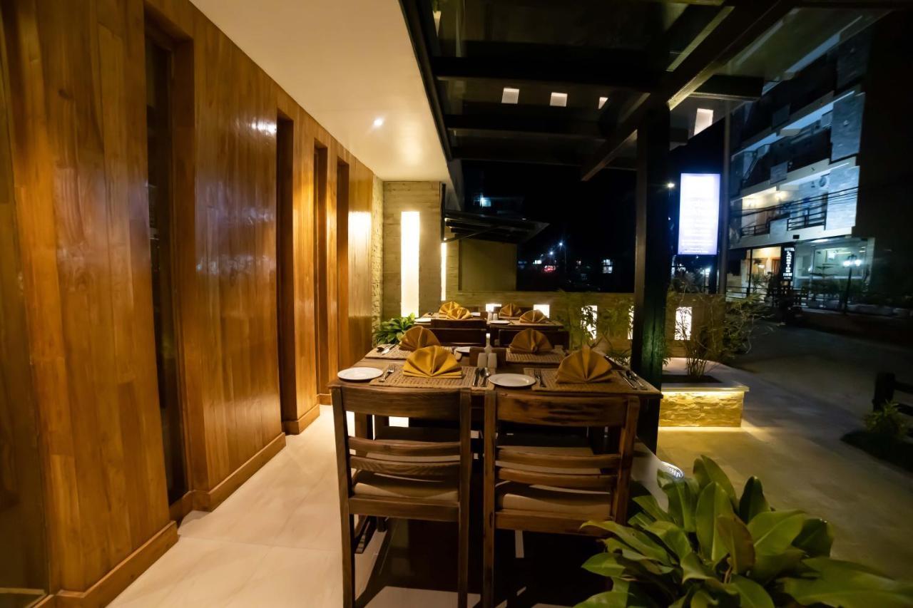 Aabas Pokhara By Barahi Hospitality Hotel Buitenkant foto