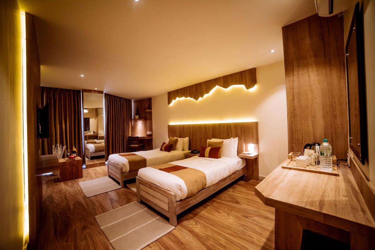 Aabas Pokhara By Barahi Hospitality Hotel Buitenkant foto