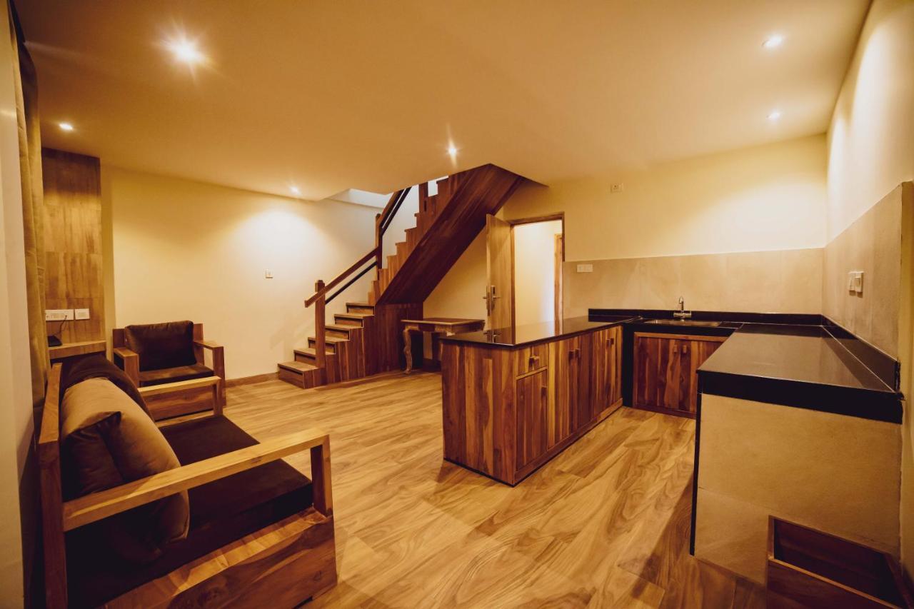 Aabas Pokhara By Barahi Hospitality Hotel Buitenkant foto