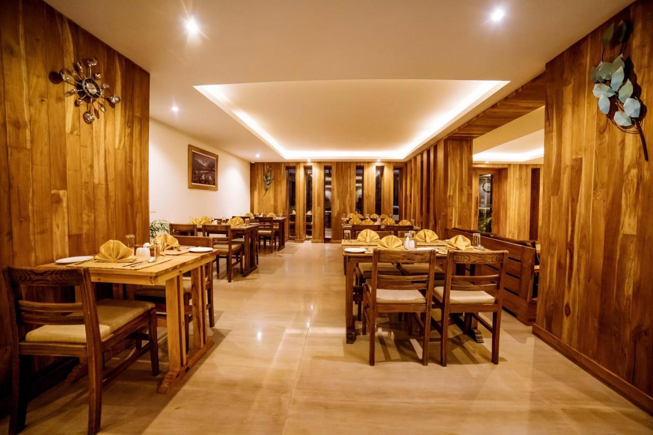 Aabas Pokhara By Barahi Hospitality Hotel Buitenkant foto