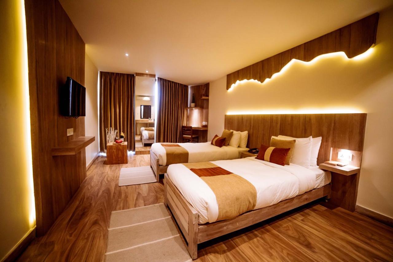 Aabas Pokhara By Barahi Hospitality Hotel Buitenkant foto