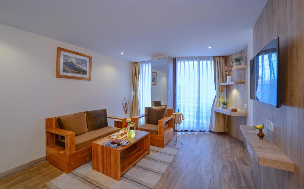 Aabas Pokhara By Barahi Hospitality Hotel Buitenkant foto