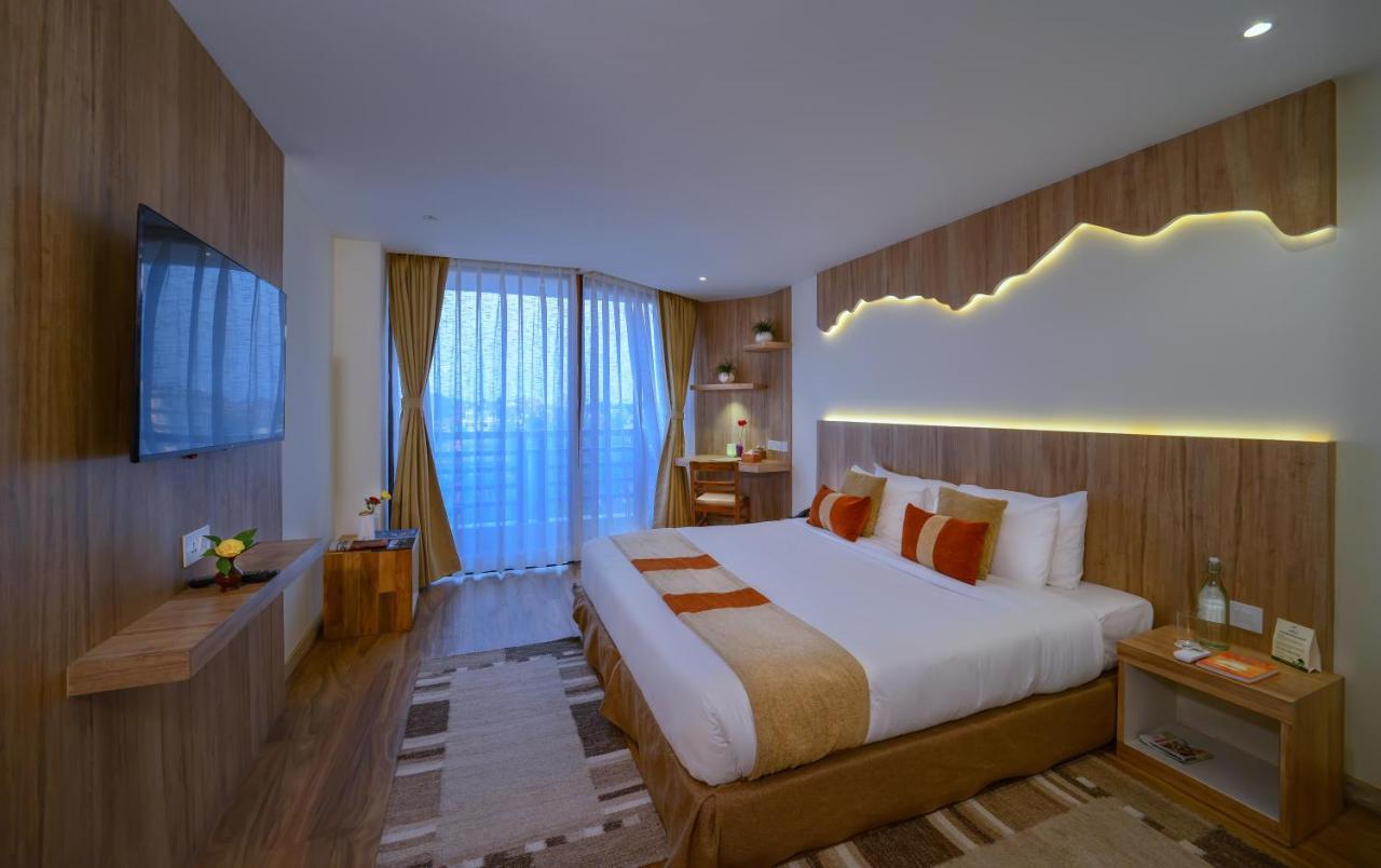Aabas Pokhara By Barahi Hospitality Hotel Buitenkant foto