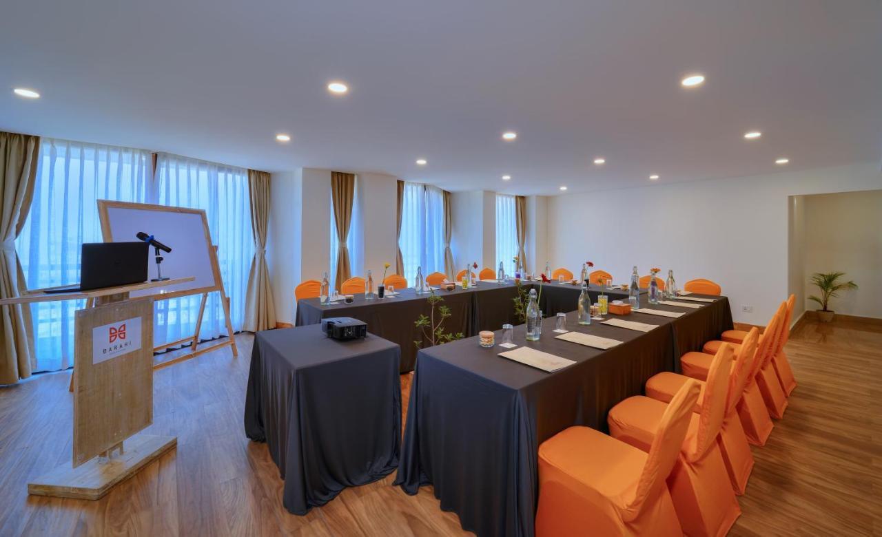 Aabas Pokhara By Barahi Hospitality Hotel Buitenkant foto