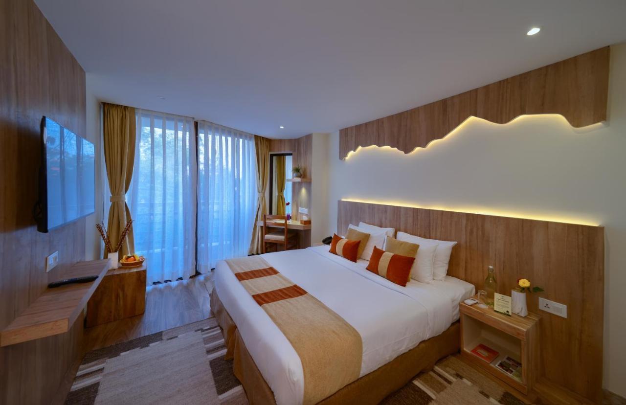 Aabas Pokhara By Barahi Hospitality Hotel Buitenkant foto