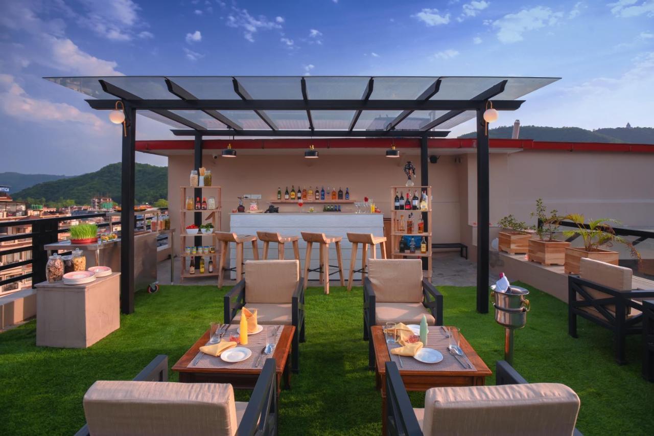 Aabas Pokhara By Barahi Hospitality Hotel Buitenkant foto