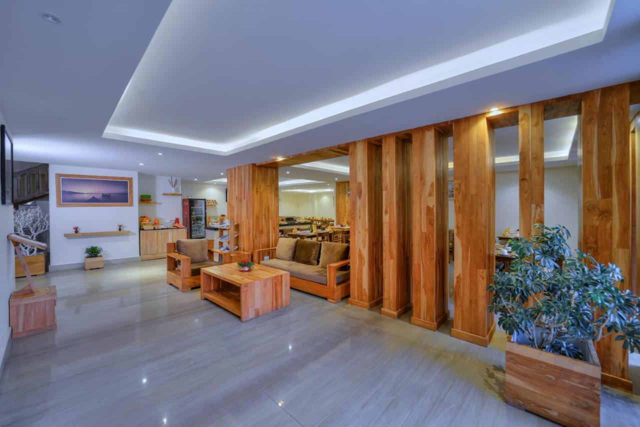 Aabas Pokhara By Barahi Hospitality Hotel Buitenkant foto