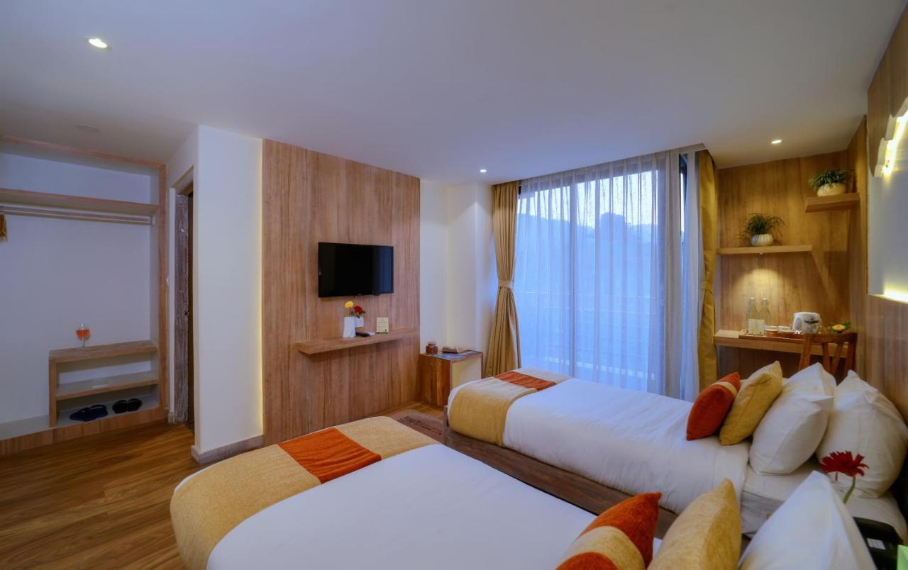 Aabas Pokhara By Barahi Hospitality Hotel Buitenkant foto