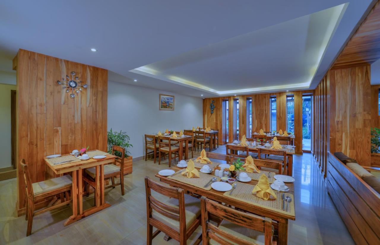 Aabas Pokhara By Barahi Hospitality Hotel Buitenkant foto